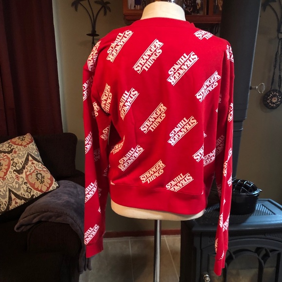 Stranger Things Red Pullover *RARE* - Picture 6 of 6